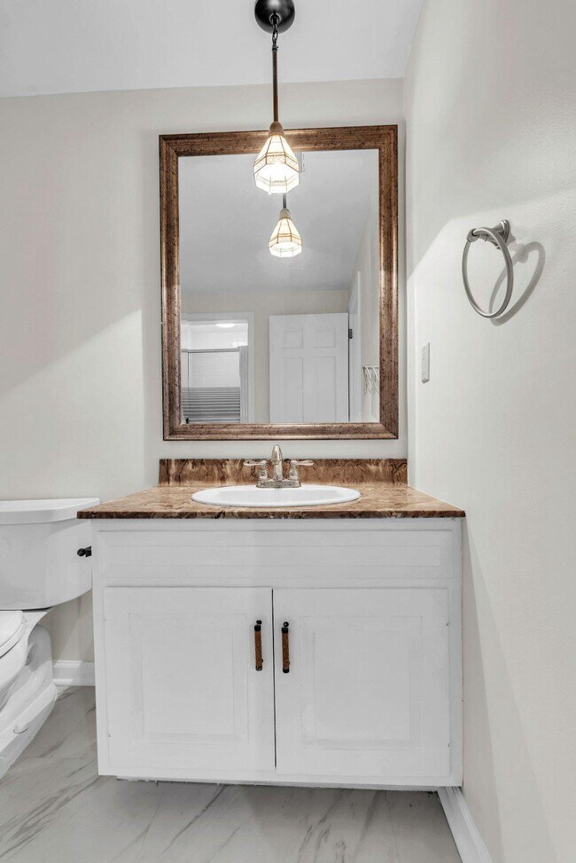 Building Photo - 8616 Chateau Dr