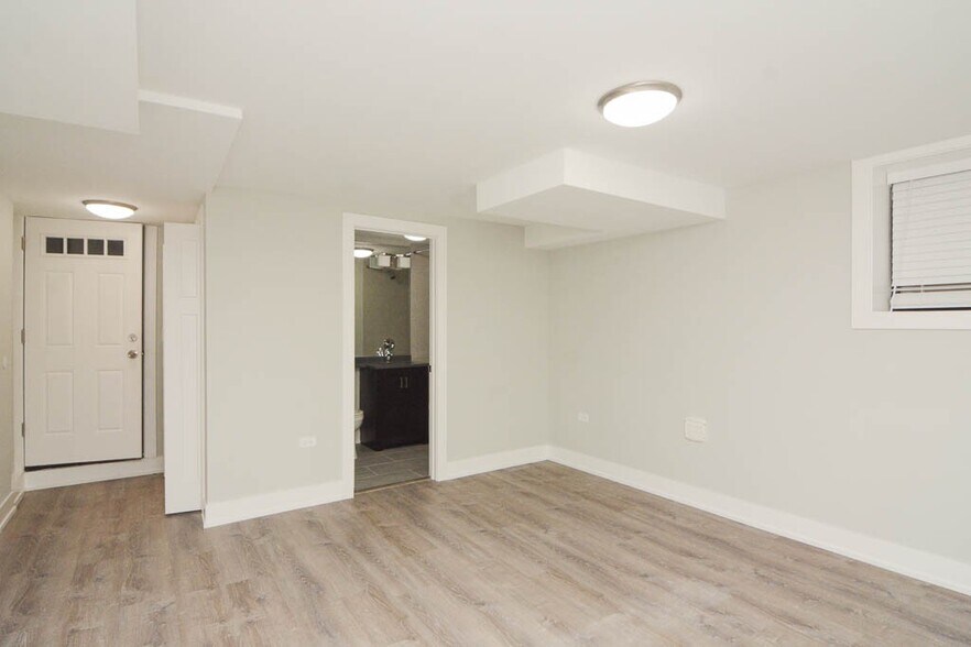 Building Photo - 459 W Belden Ave