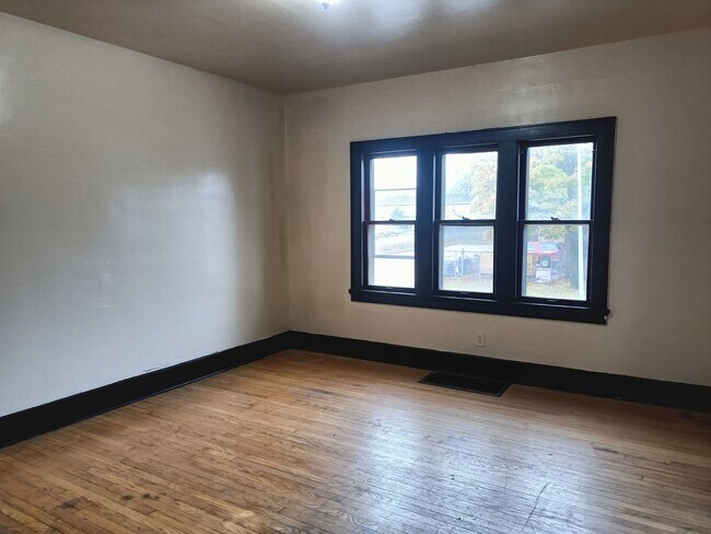 Building Photo - 1862 N 13th St