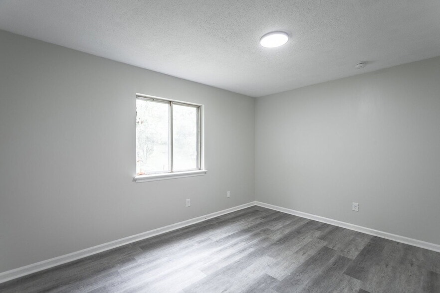 Building Photo - 833 Sylvan Dr