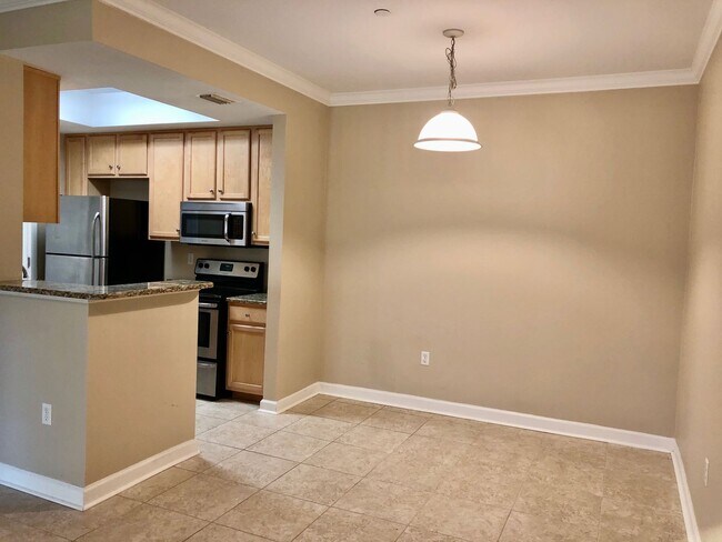 Building Photo - Beautiful One Bedroom Apartment in Fort Walton Beach!