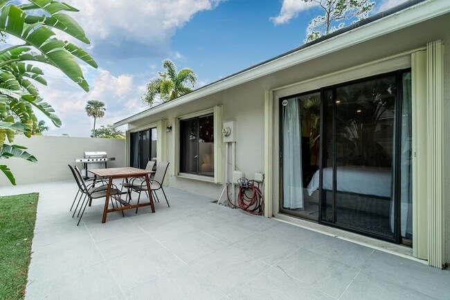 Building Photo - 12807 Spinnaker Ln