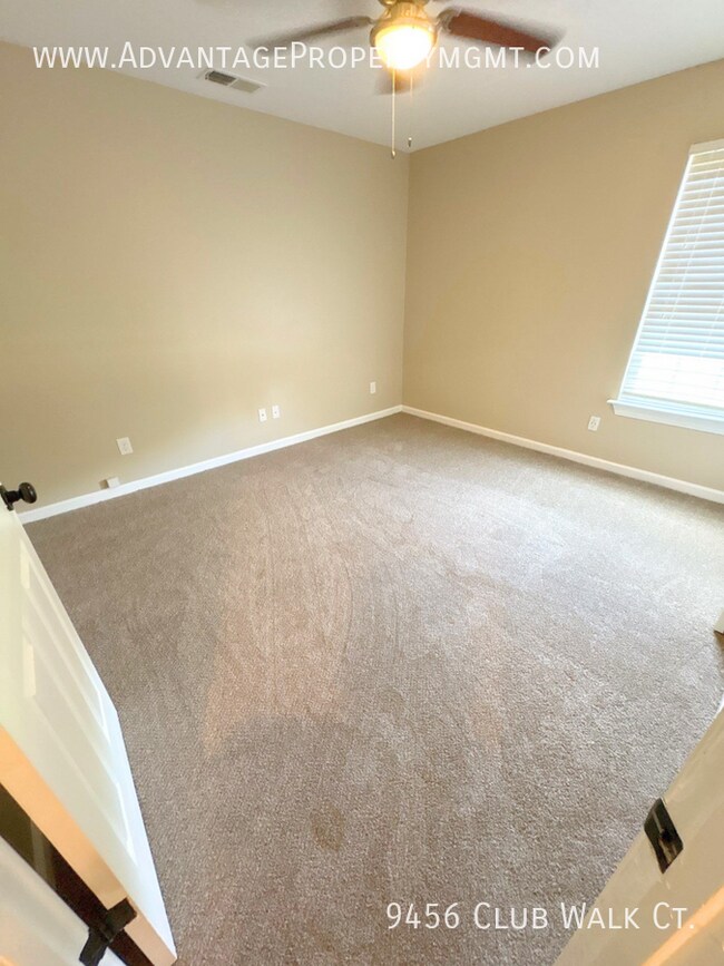 Building Photo - 9456 Club Walk Ct