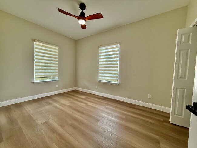 Building Photo - Modern Elegance for Rent in Prime San Anto...