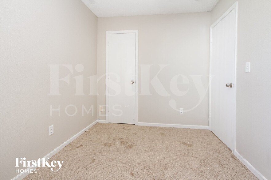 Building Photo - 7608 Lake Vista Ln