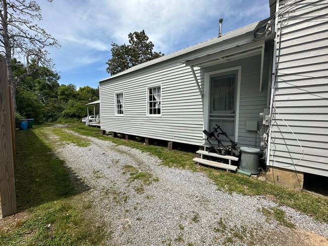 Building Photo - ADORABLE DUPLEX IN DOWNTOWN OCEAN SPRINGS