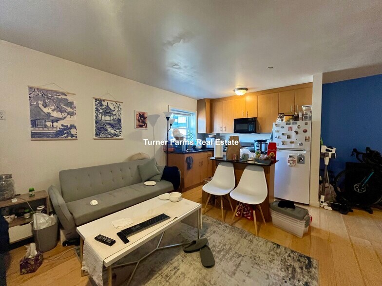 Building Photo - 461 Park Dr