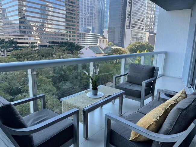 Building Photo - 495 Brickell Ave