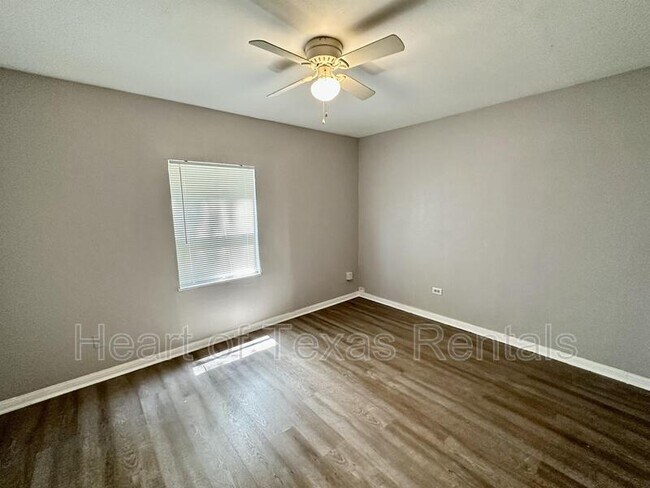 Building Photo - 1821 Live Oak Ave