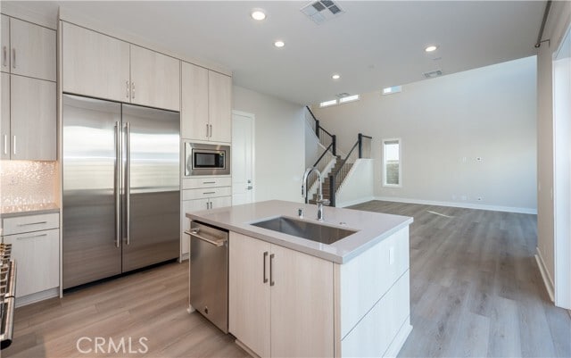 Building Photo - 180 Longden