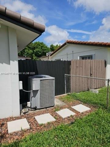 Building Photo - 2920 SW 118th Ave