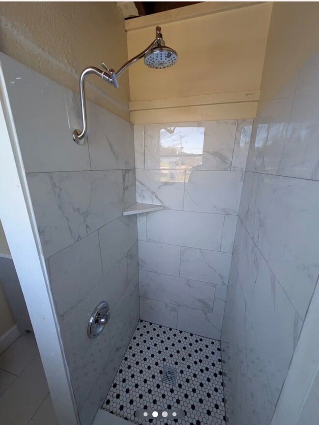 Building Photo - 2600 Shanks Rd