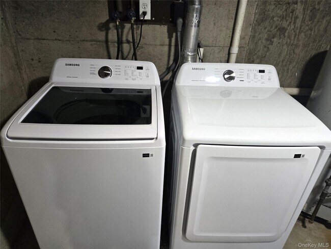 Building Photo - 90 Graywood Rd