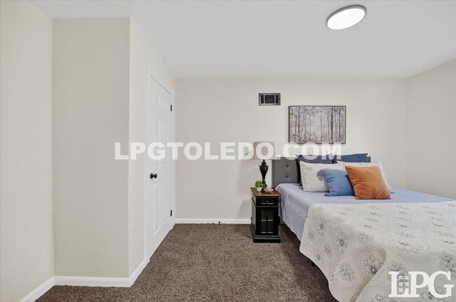Building Photo - 5831 Gany Mede Dr