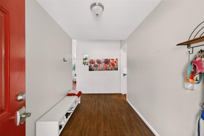 Building Photo - 11902 Oakbrook Dr
