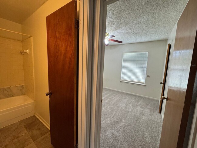 Building Photo - 2-Bedroom Duplex for Rent in Killeen