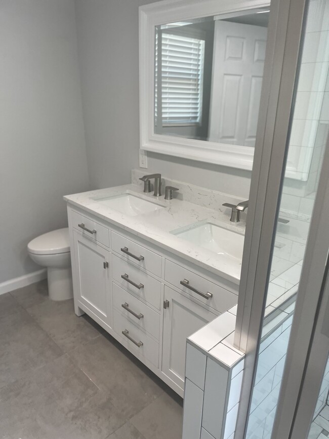 Building Photo - Charming Total Renovation!