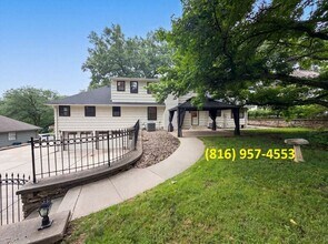 Building Photo - 4321 NW Briarcliff Ln
