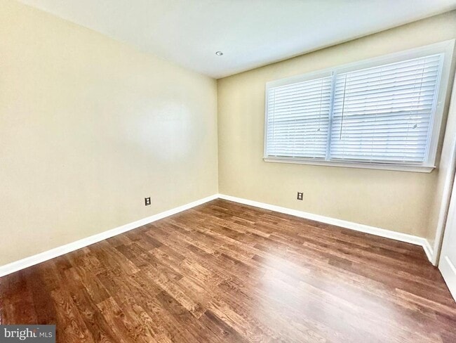 Building Photo - 302 Mimosa Ave