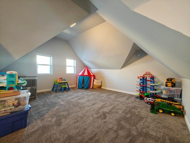 Building Photo - 1340 Oak St