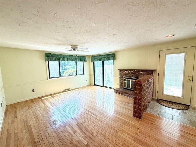 Building Photo - 50 Treetop Park