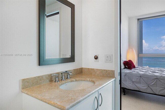 Building Photo - 1331 Brickell Bay Dr