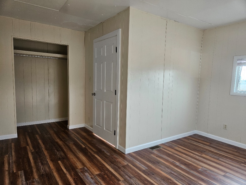 Building Photo - 32 3rd St