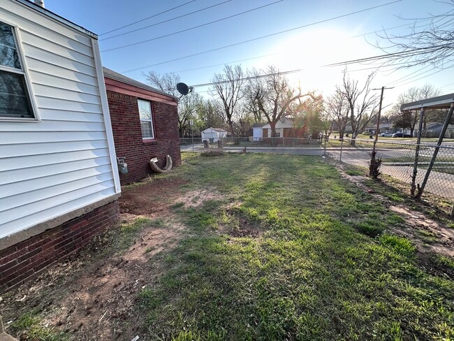 Building Photo - 2400 NW 36th St