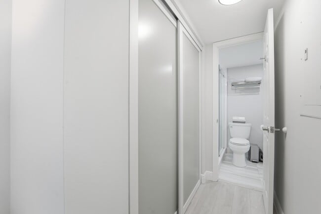 Building Photo - 1605 S US Hwy 1