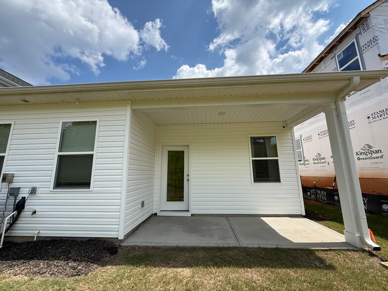 Building Photo - 374 Highline Trl