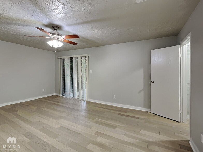 Building Photo - 15218 Tresch Ln