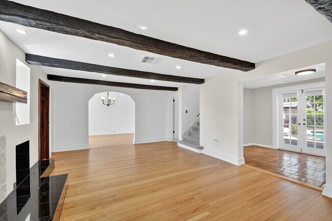 Building Photo - 322 Cornell Dr