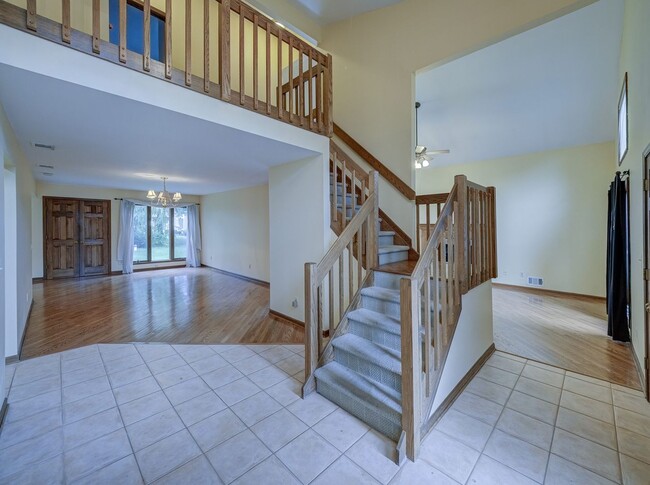 Building Photo - 26 White Swan Way