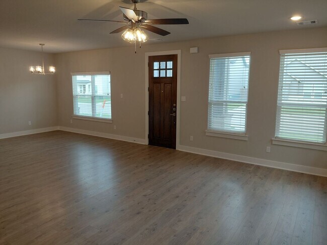 Building Photo - 3/2/2 - FENCED BACKYARD!!! GREAT NEIGHBORHOOD - Godley ISD - Summer Specials!