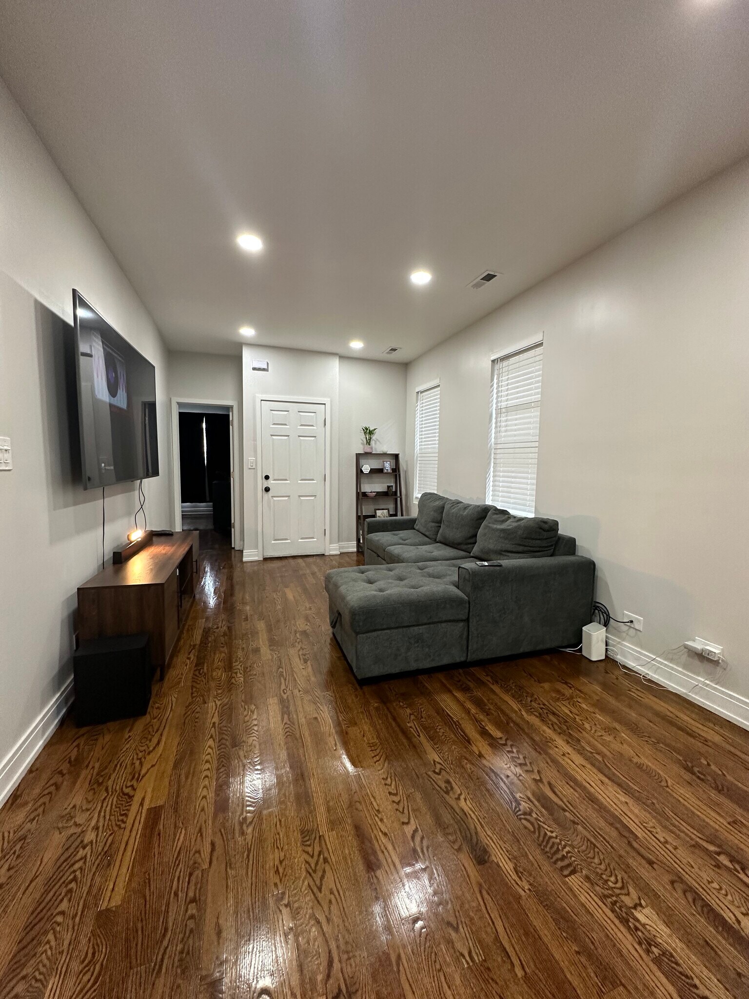 Living room/Dinning room area - 1908 S May St