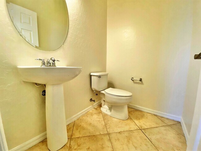 Building Photo - BEAUTIFUL 3 BEDROOM HOME WITH LOFT LOCATED...