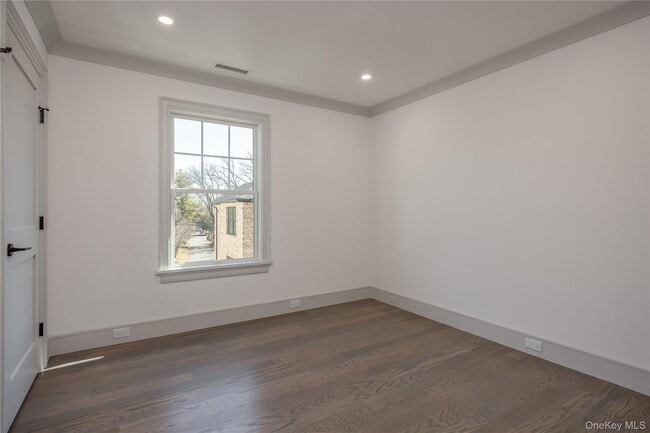 Building Photo - 7 Victoria Ln