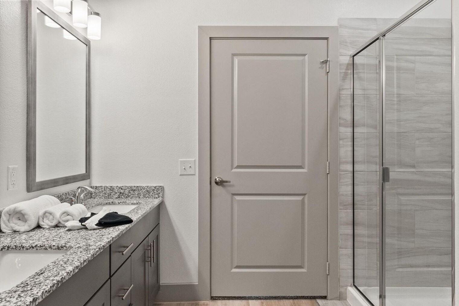 Building Photo - 12100 1/2 Ferrystone Glen Dr