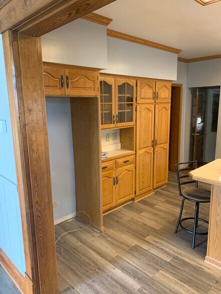 Building Photo - 256 E 5th St