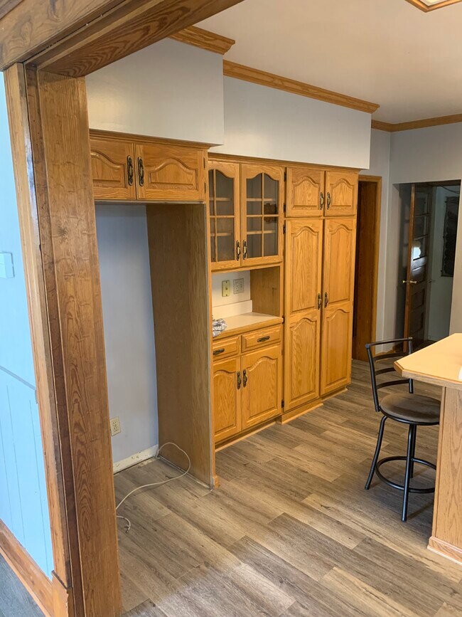 Building Photo - 256 E 5th St