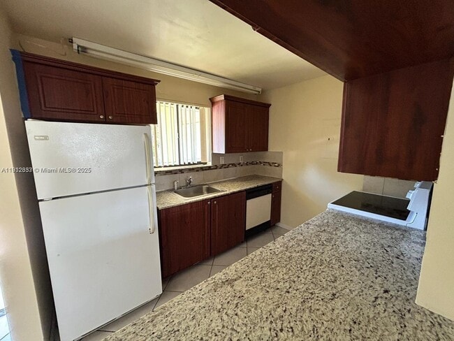 Building Photo - 189 Lakeview Dr