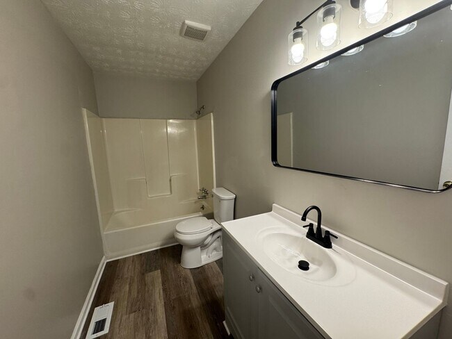 Building Photo - 2704 Greystone Pl