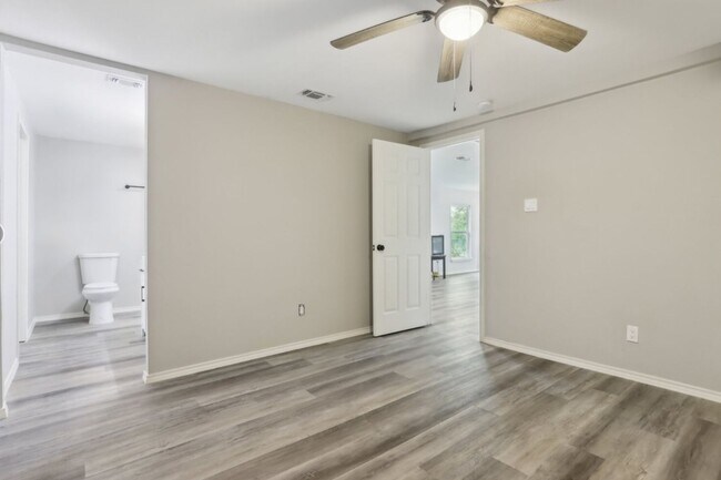 Building Photo - Beautifully Remodeled 3/1.5 Home in Historic Denver Heights with Modern Upgrades and a Park-Like ...