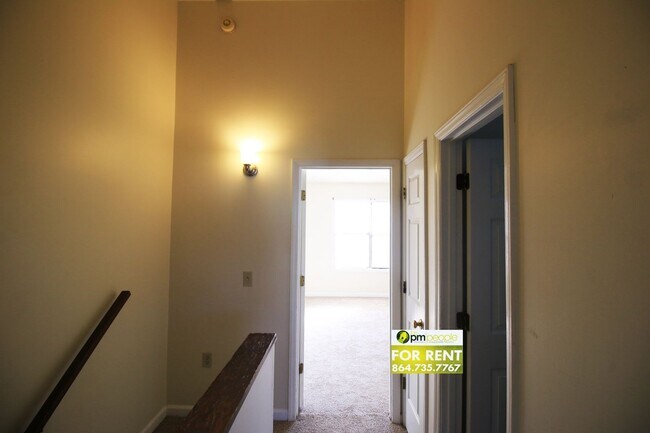 Building Photo - Convenient location