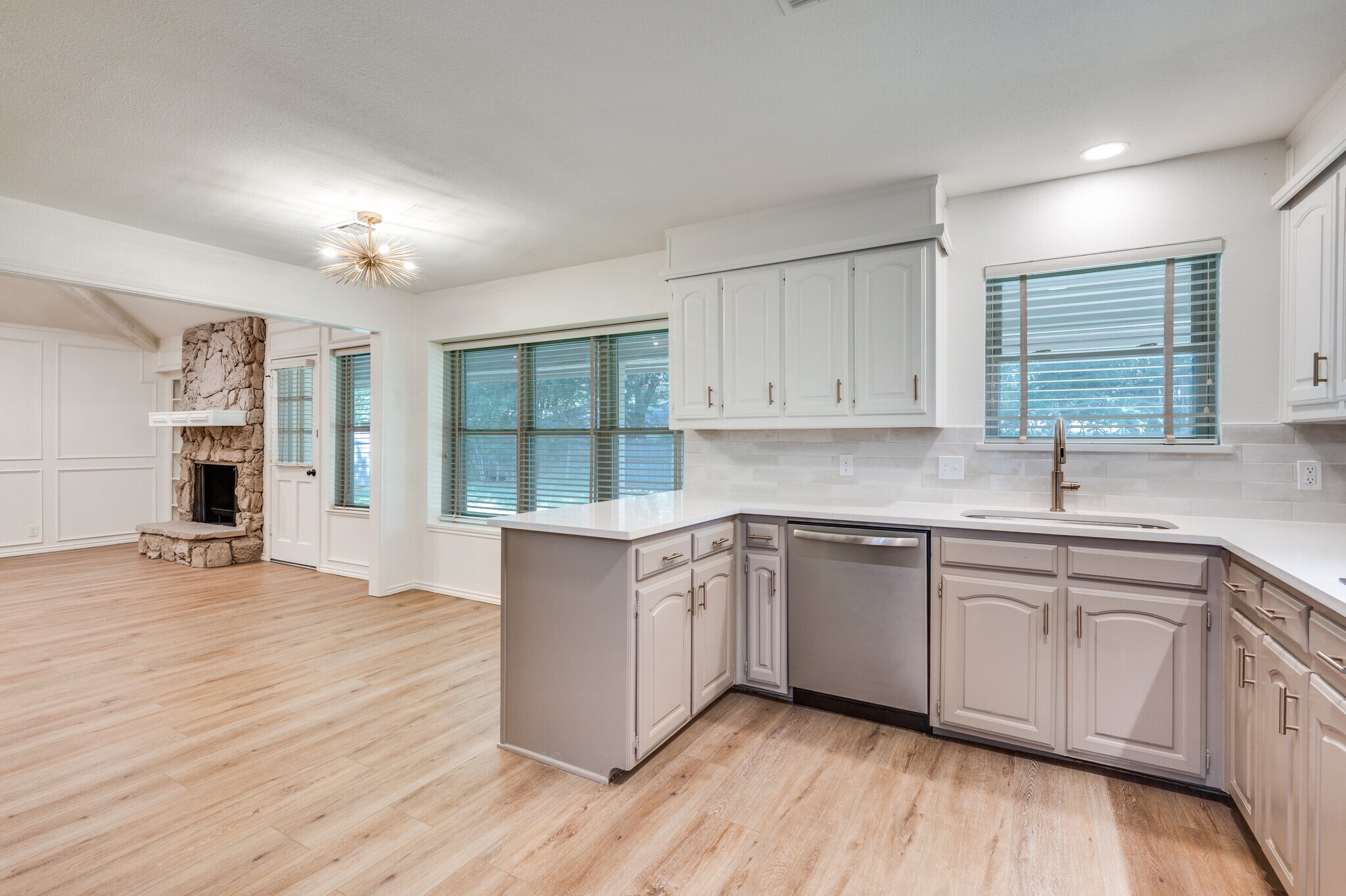 Building Photo - 1015 De Pauw Dr