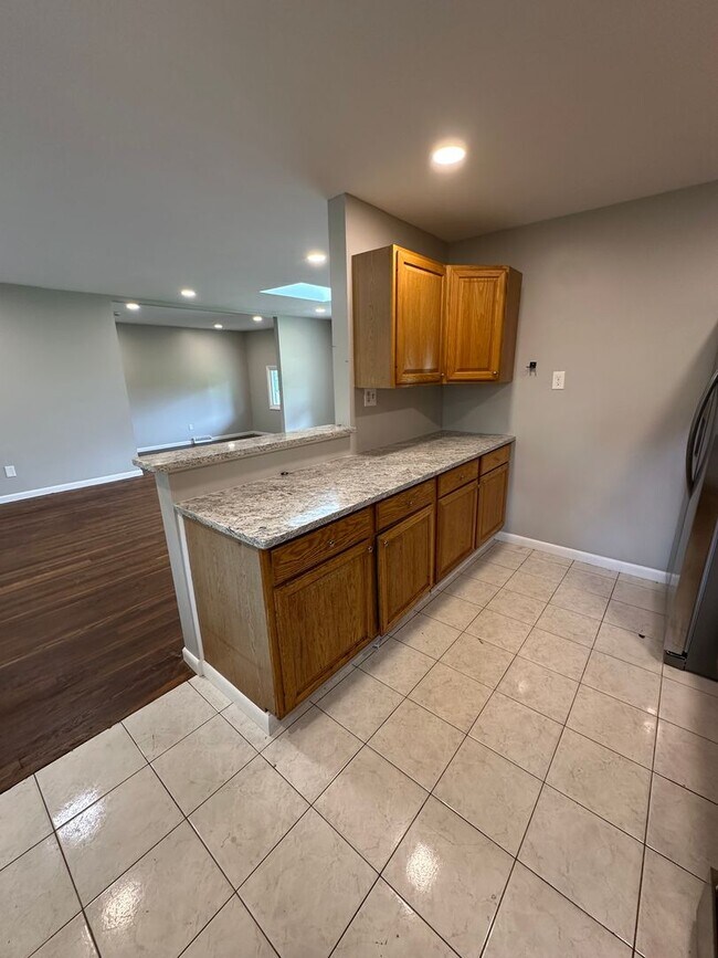 Building Photo - 683 Walton Ave