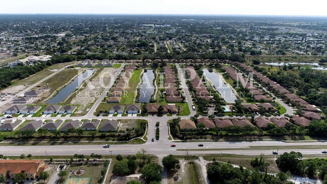 Building Photo - Peaceful and Pet Friendly — 4BR/2BA Duplex in Vistanna Villas — Save $750 When You Apply by Febru...