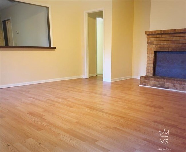 Building Photo - 271 E Wright St