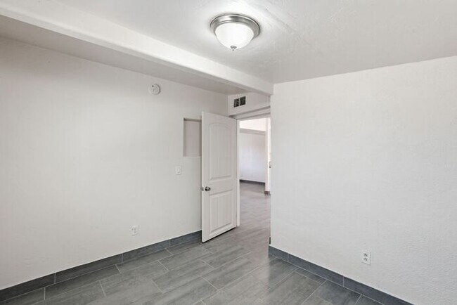 Building Photo - 4608 Fremont Ave