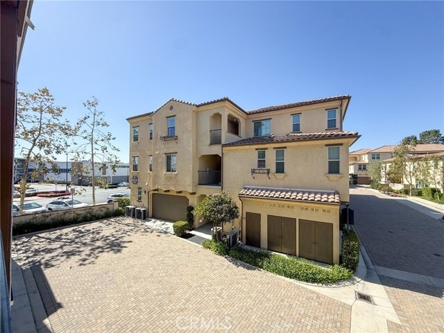 Building Photo - 444 Maravilla Ln